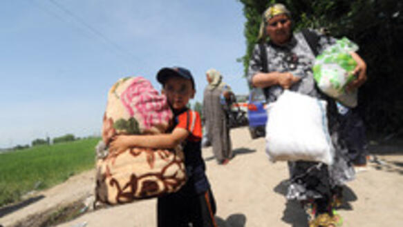 Flüchtlinge kehren im Juni 2010 aus Usbekistan nach Kirgisistan zurück