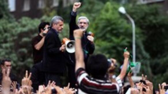Mir-Hossein Mousavi spricht bei einer Großdemonstration am 17. Juni in Teheran