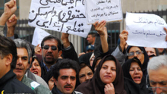 Mitglieder der iranischen Lehrergewerkschaft ITTA bei einer Demonstration 2007
