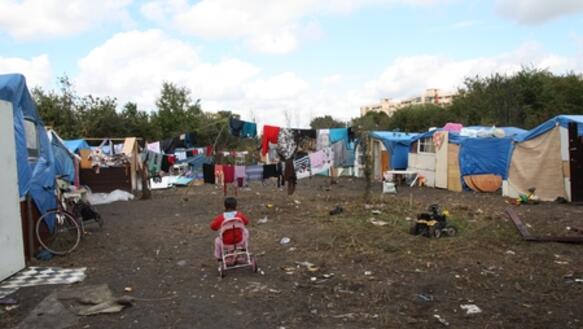 Informelle Roma-Siedlung in Seine-Saint-Denis im Nordosten von Paris, Frankreich