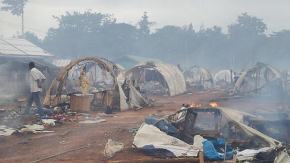 Ein Camp für Binnenvertriebene in Nahibly, wenige Stunden, nachdem es von einem Mob zerstört wurde, 20.07.2012