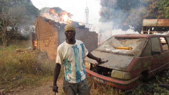 Nördlich der Hauptstadt Bangui wurden Häuser von MUslimen geplündert und eine Moschee in Brand gesetzt