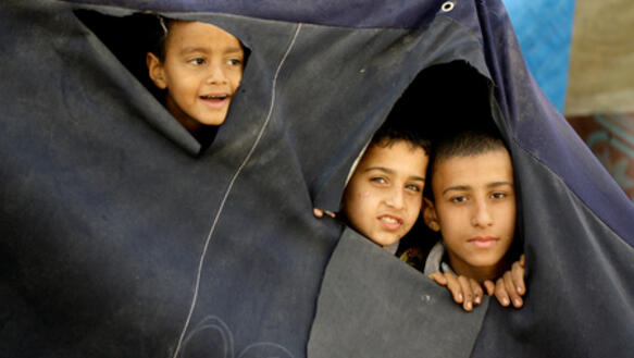 Junge palästinensische Flüchtlinge aus Syrien im Libanon, wo vielen anderen PalästinenserInnen die Einreise verweigert wird.
