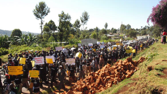 Eine Demo in Nyamira county am 4. März 2014, um auf die Situation der Vertriebenen aufmerksam zu machen
