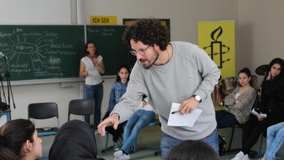 Der Amnesty-Briefmarathon an Schulen 2016