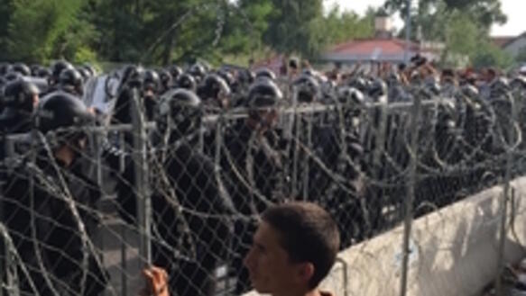 Der Grenzübergang Röszke zwischen Ungarn und Serbien ist im September 2015 für Flüchtlinge gesperrt.