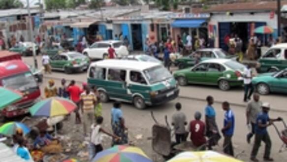 Straßenszene in Brazzaville, Republik Kongo - nur bis 24.02.17 verwenden