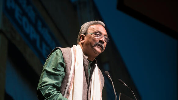 Der indische Rechtsanwalt Henri Tiphagne bei der Verleihung des Amnesty-Menschenrechtspreises am 25. April 2016 in Berlin