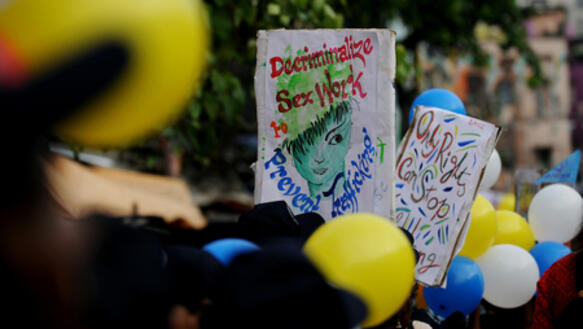 Sexarbeiterinnen und Sexarbeiter demonstrieren im indischen Kalkutta für mehr Rechte (Juli 2012)