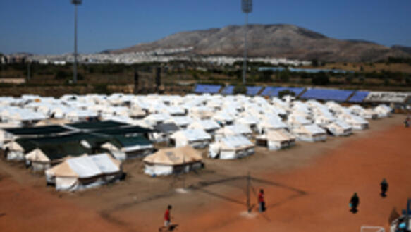 Flüchtlinge sitzen unter schlechten Bedingungen in Griechenland fest