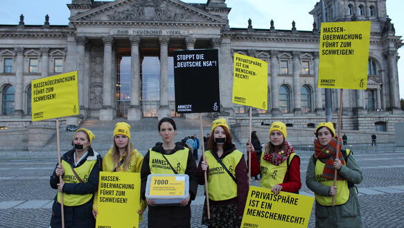 Protestaktion in Berlin: Stoppt die "deutsche NSA"!