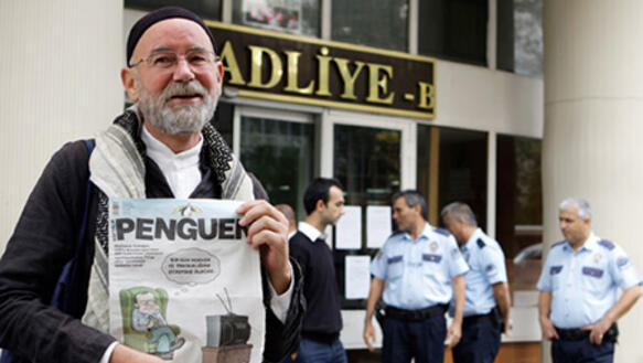Haft für Satire. Der britische Künstler Michael Dickinson wartet auf seinen Gerichtstermin, Istanbul.