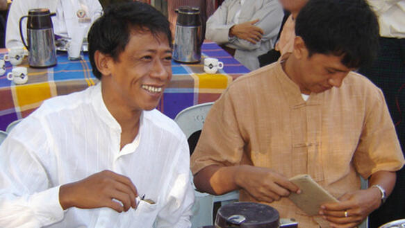 Unter den Freigelassenen ist auch der bekannte Aktivist Htay Kywe (links) 