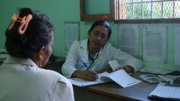 Beratungsgespräch in einer Klinik, Ocotal, Nicaragua, November 2007.