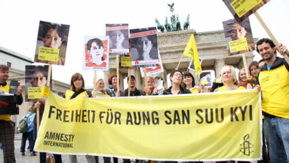 Amnesty International setzt sich gemeinsam mit Unterstützern aus aller Welt seit Jahren für Aung San Suu Kyi ein