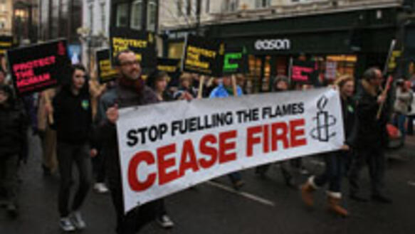 Amnesty-Mitglieder protestieren in Belfast gegen die Gewalt in Gaza