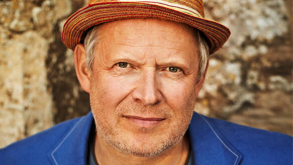 Schauspieler Axel Milberg ist Pate des Briefmarathons 2016