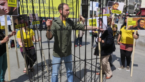 Amnesty-Aktivisten in Wien protestieren gegen Menschenrechtsverstöße in Aserbaidschan