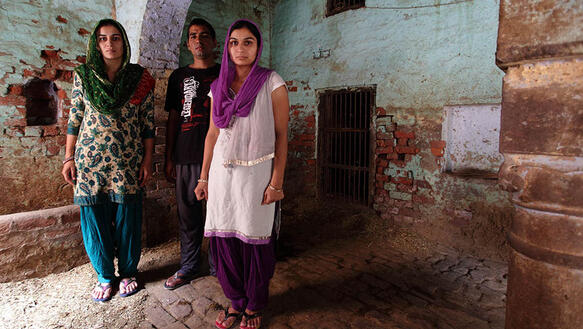 "Meine Ehe dauerte nur zehn Tage": Mira (links) mit ihrer Schwester Samira und Ehemann