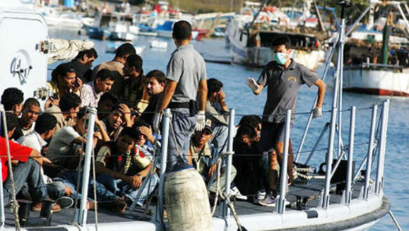 Flüchtlinge erreichen im August 2007 die italienische Insel Lampedusa