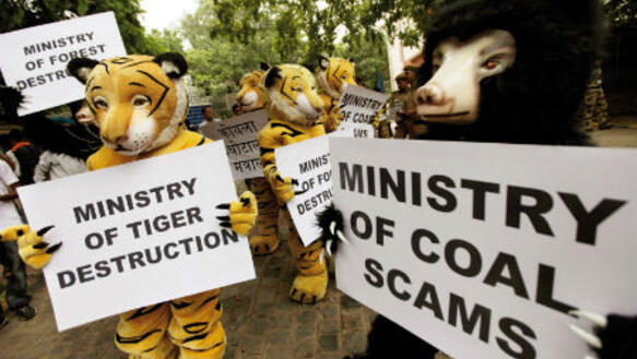 Im Visir der Behörden. Greenpeace-Demonstration vor dem indischen Kohleministerium.