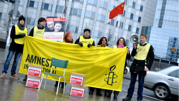 Auch in Berlin wurden hunderttausende Unterschriften für die Freilassung von Liu Xiaobo und Liu Xia symbolisch übergeben.