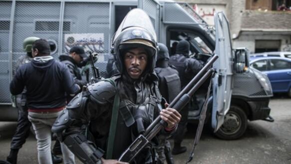 Sicherheitskräfte auf Patrouille in der ägyptischen Hauptstadt Kairo am 25. Januar 2016