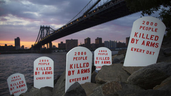"2.000 Menschen werden jeden Tag mit Waffen getötet": Protest-Aktion am 24. Juli 2012 in New York