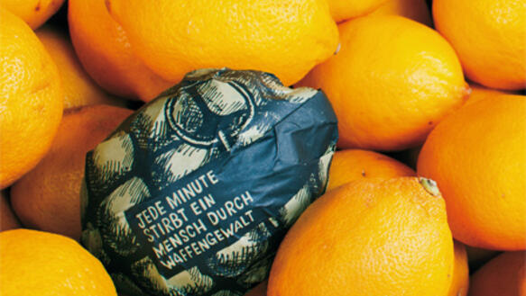 Wickelpapier für Obst: "Jede Minute stirbt ein Mensch durch Waffengewalt"