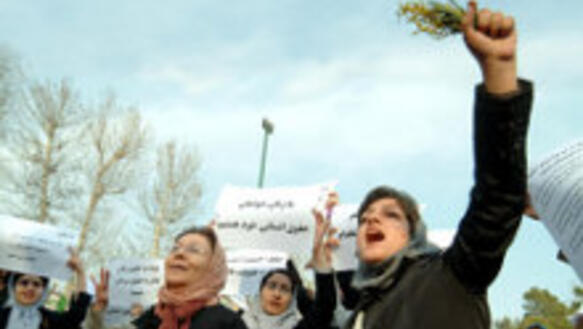 Iranische Frauen demonstrieren für Gleichberechtigung