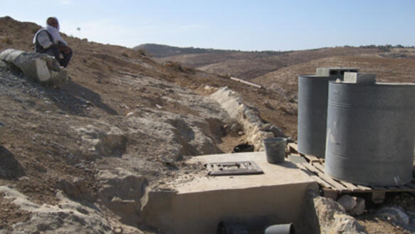 Auch Wasserzisternen und andere wichtige Anlagen der palästinensischen Bevölkerung werden zerstört.