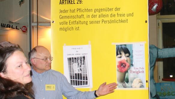 Die Amnesty-Gruppe Papenburg sammelt Unterschriften für die Freilassung von Carlos Jorge Garay 