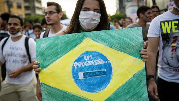 "Im Aufbau". Demonstration gegen Korruption und steigende Preise in Recife, Juni 2013