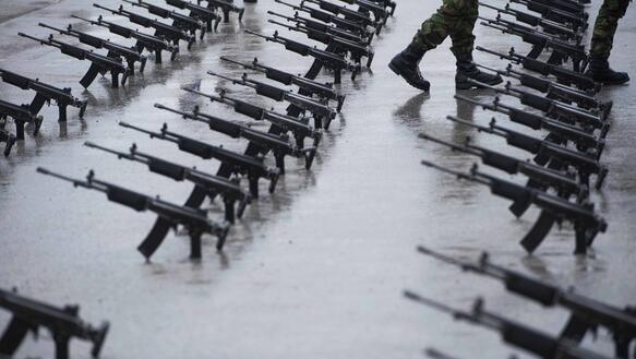 Der Kampf für Kontrollen des globalen Waffenhandels