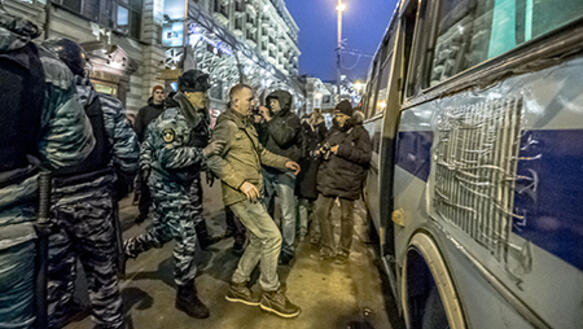 Immer wieder geht die Polizei gewaltsam gegen jegliche Proteste vor. Moskau: Februar 2014
