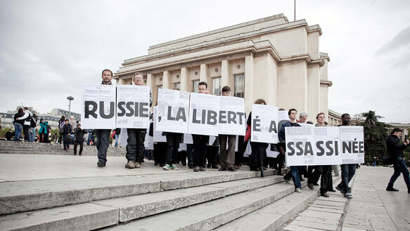 Protestaktion in Paris gegen politische Morde in Russland