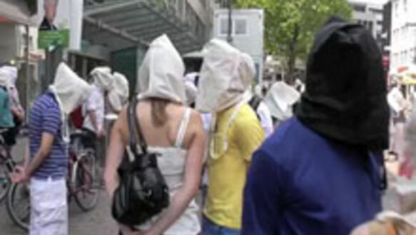 Internationaler Tag für die Opfer von Folter: Flashmob in der Ulmer Innenstadt