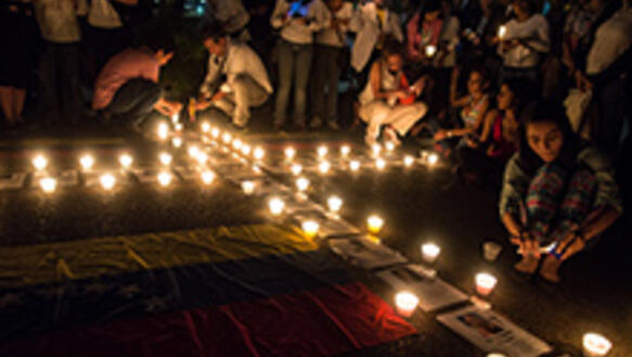 Bisher starben bei den gewaltsamen Auseinandersetzungen 37 Menschen, mehr als 550 wurden verletzt, davon 120 durch Schussverletz