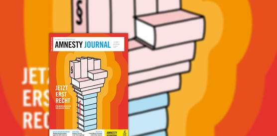 Amnesty Journal Cover Jetzt erst Recht: eine Faust aus Gesetzesbüchern