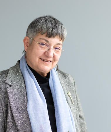 Das Bild zeigt das Porträtfoto einer Frau