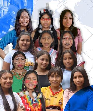 Collage mit den Porträtfotos von 13 jungen Frauen. Im Hintergrund ist unter anderem eine Weltkarte abgebildet.