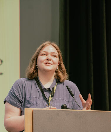 Das Bild zeigt das Porträtbild von Lisa Bewermeier